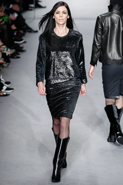 Look 15